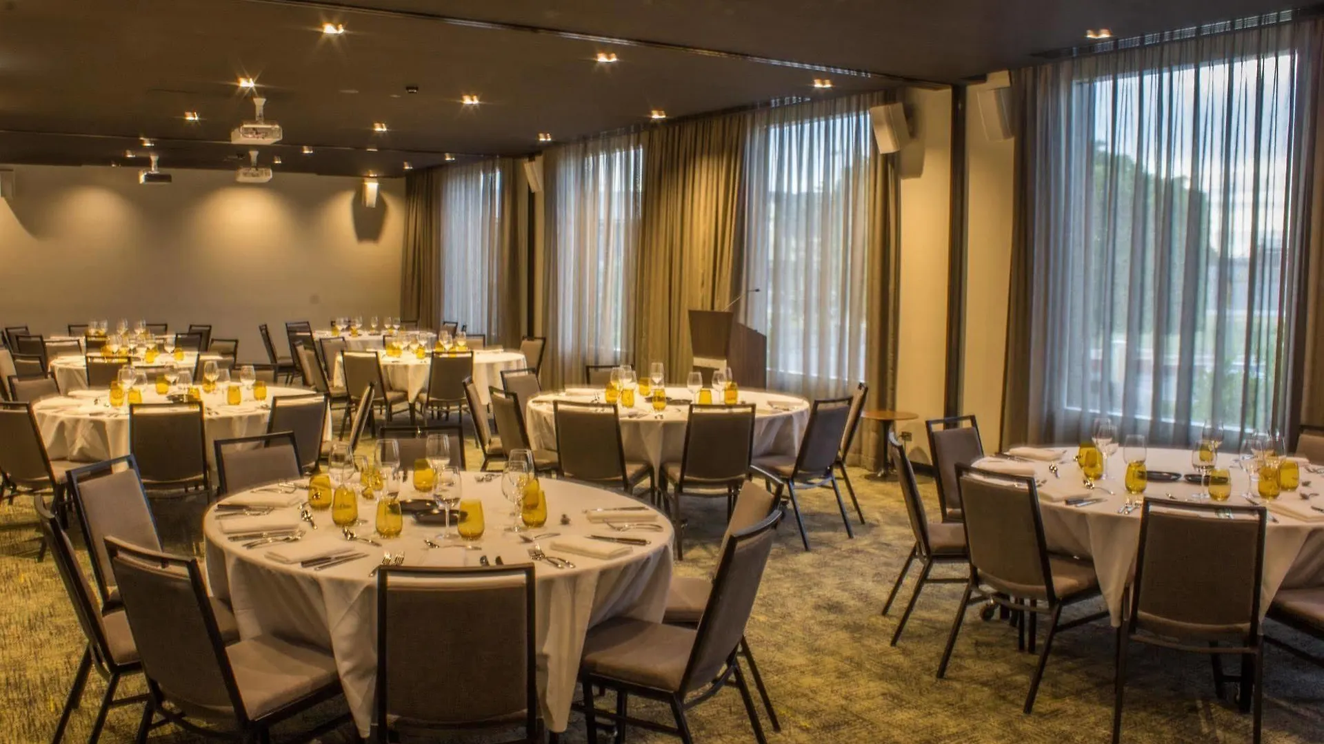 **** Отель Rydges Fortitude Valley Брисбен Австралия